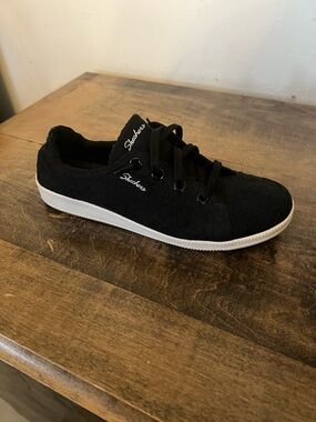 Skechers Men's Black and White Lace-Up Casual Sneaker